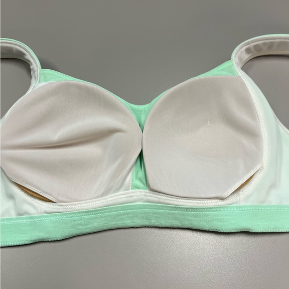 Lululemon 🍋 Ta Ta Tamer II Bra Size 34D - Picture 6 of 11